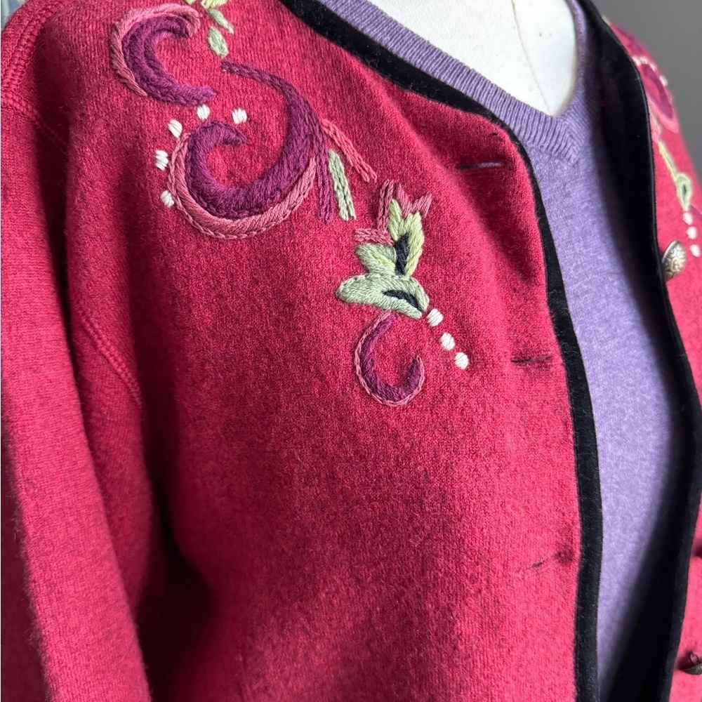 Icelandic Design Red Embroidered Cardigan Wool Sweater - Picture 3 of 11